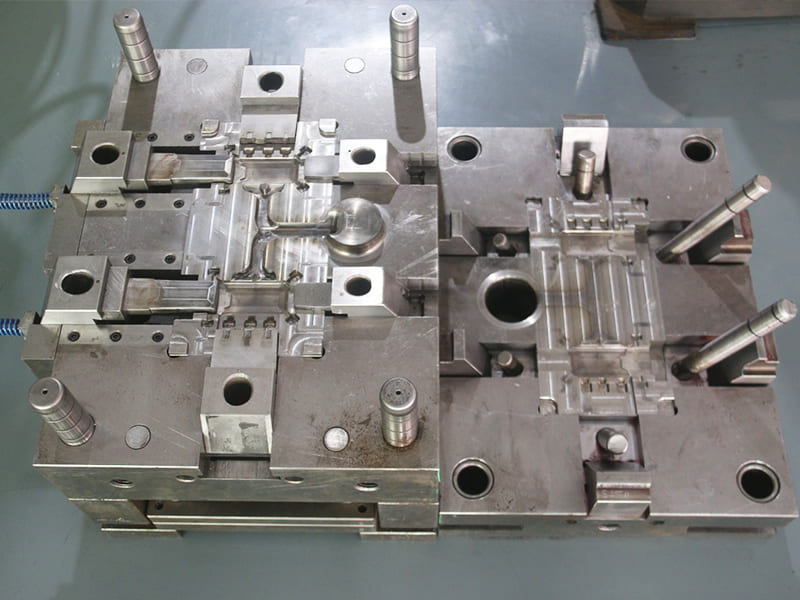 die_casting_mold_800x600 die_casting_mold_800x600